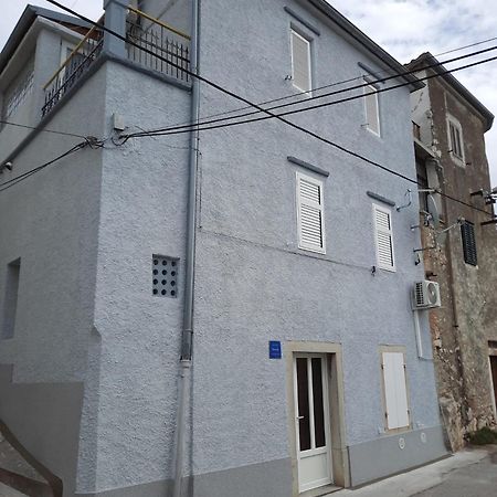 Apartmant Bionda Novi Vinodolski, Cozy And Nice Apartment For 4 People In The City Center Екстериор снимка