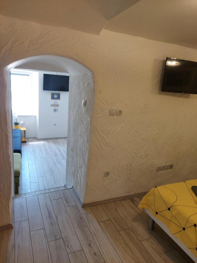 Apartmant Bionda Novi Vinodolski, Cozy And Nice Apartment For 4 People In The City Center Екстериор снимка
