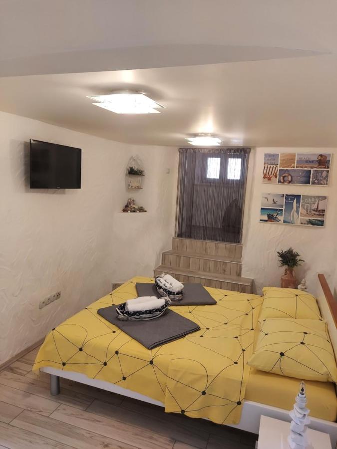 Apartmant Bionda Novi Vinodolski, Cozy And Nice Apartment For 4 People In The City Center Екстериор снимка