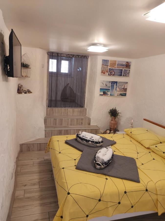 Apartmant Bionda Novi Vinodolski, Cozy And Nice Apartment For 4 People In The City Center Екстериор снимка