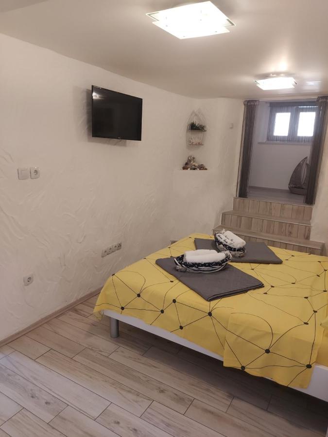 Apartmant Bionda Novi Vinodolski, Cozy And Nice Apartment For 4 People In The City Center Екстериор снимка
