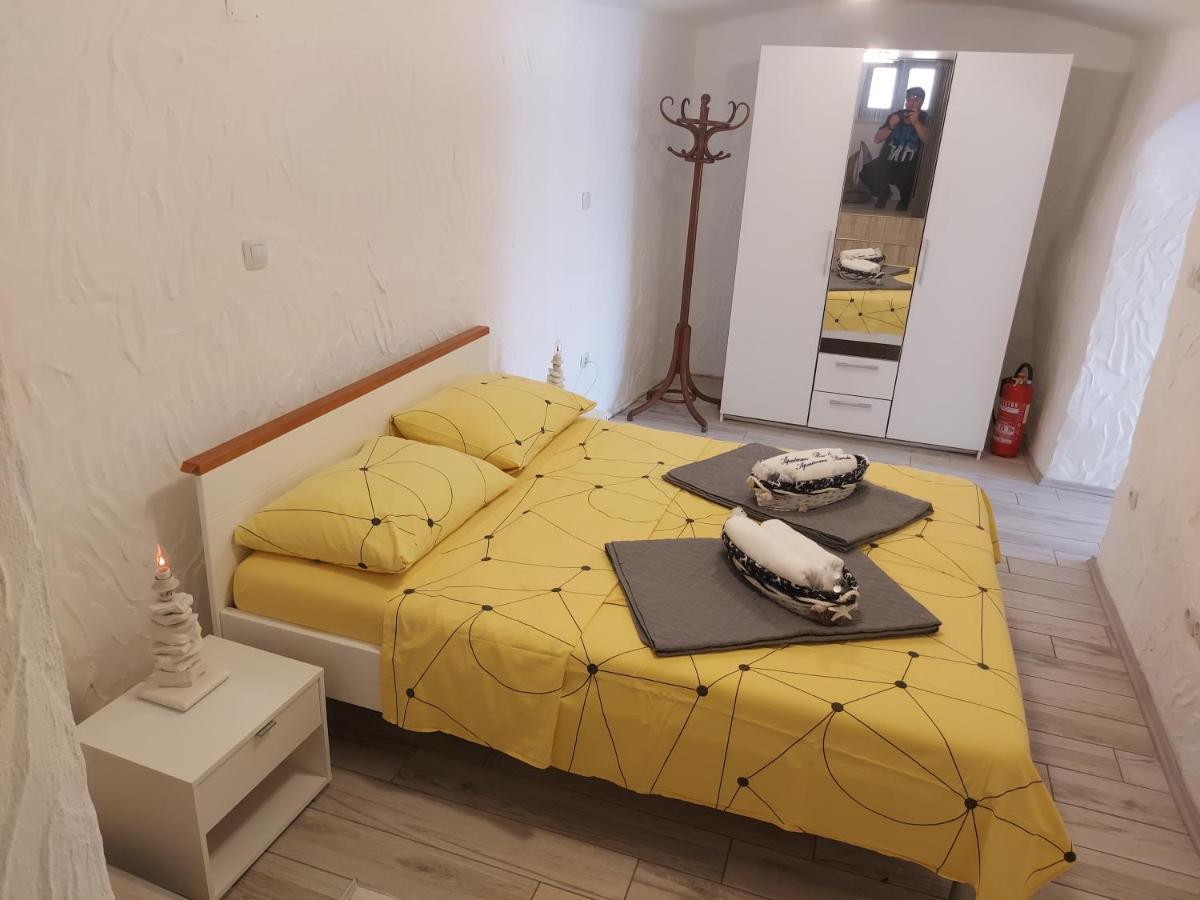 Apartmant Bionda Novi Vinodolski, Cozy And Nice Apartment For 4 People In The City Center Екстериор снимка