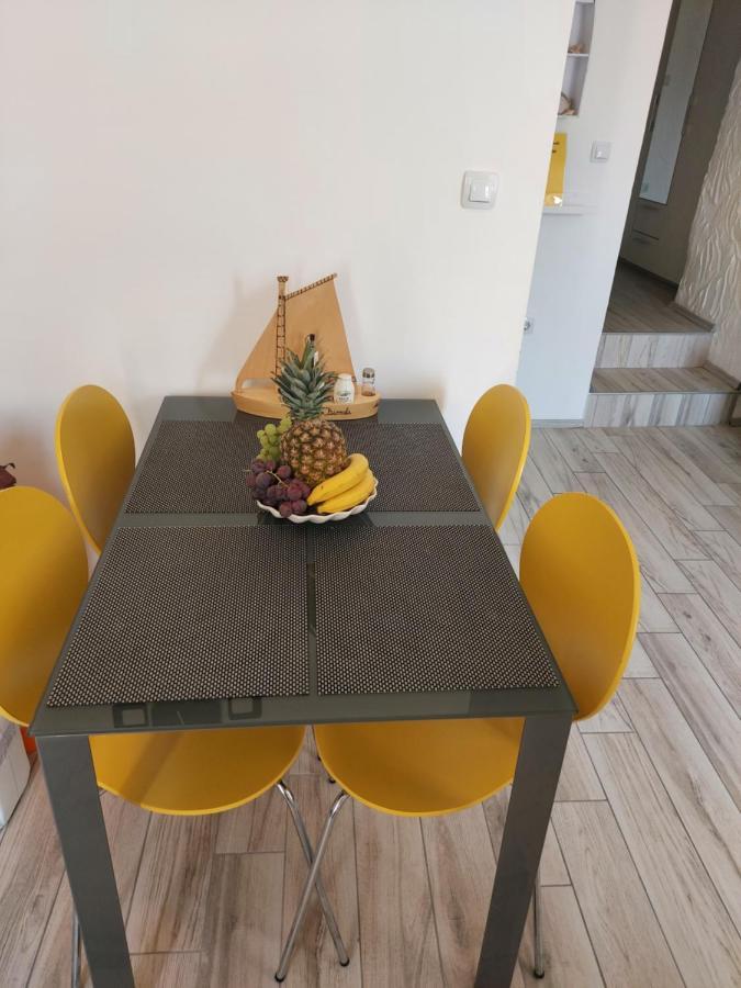 Apartmant Bionda Novi Vinodolski, Cozy And Nice Apartment For 4 People In The City Center Екстериор снимка