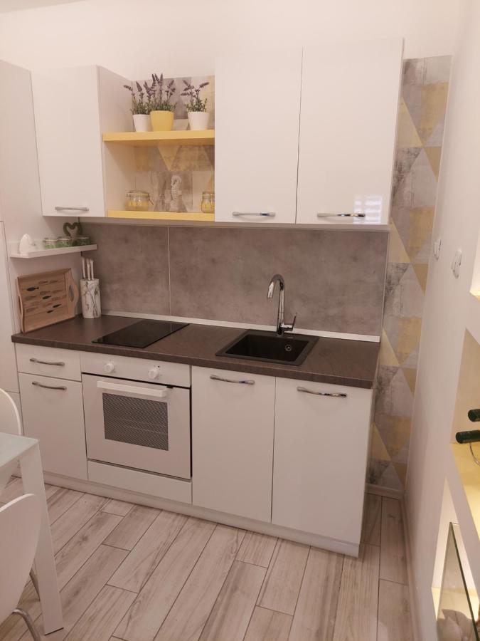 Apartmant Bionda Novi Vinodolski, Cozy And Nice Apartment For 4 People In The City Center Екстериор снимка