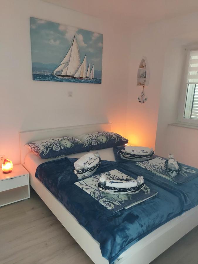 Apartmant Bionda Novi Vinodolski, Cozy And Nice Apartment For 4 People In The City Center Екстериор снимка