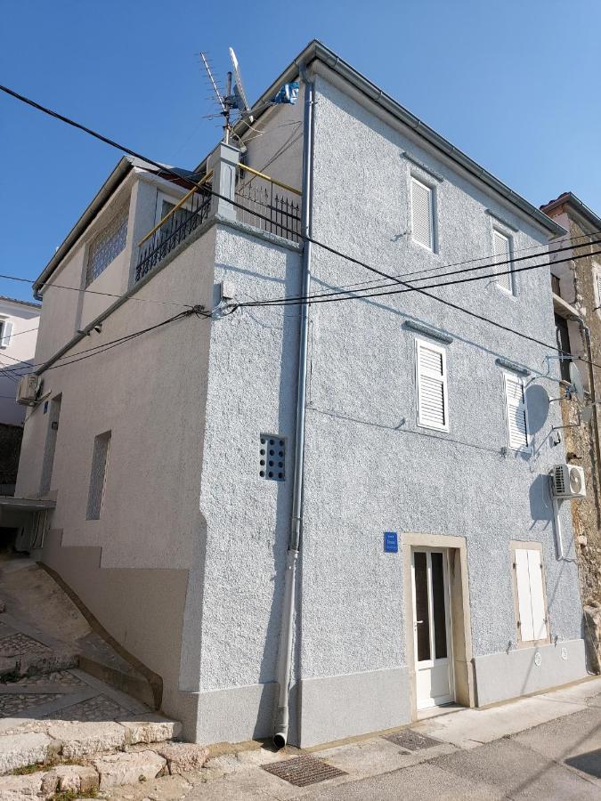 Apartmant Bionda Novi Vinodolski, Cozy And Nice Apartment For 4 People In The City Center Екстериор снимка