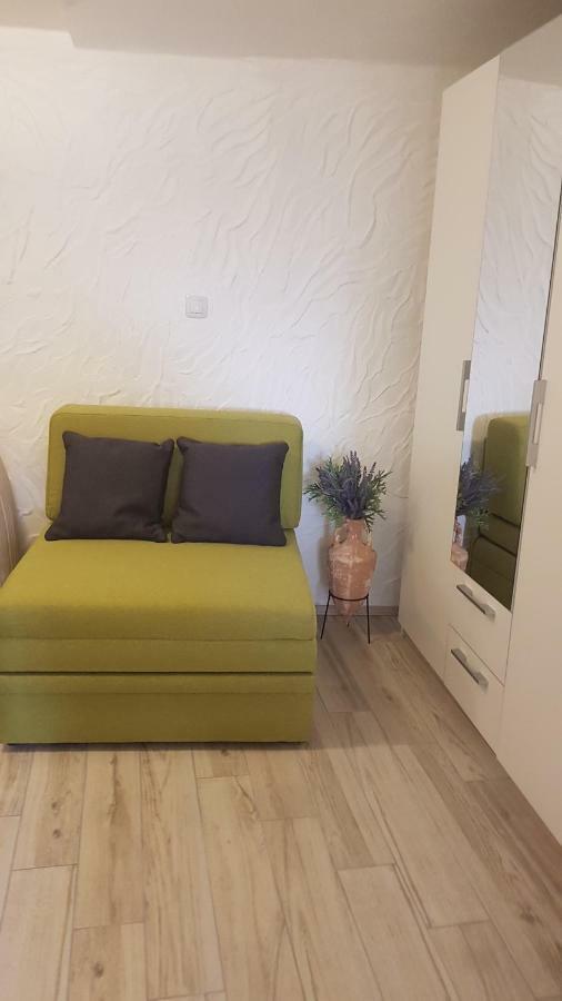 Apartmant Bionda Novi Vinodolski, Cozy And Nice Apartment For 4 People In The City Center Екстериор снимка
