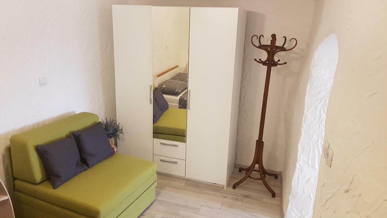 Apartmant Bionda Novi Vinodolski, Cozy And Nice Apartment For 4 People In The City Center Екстериор снимка