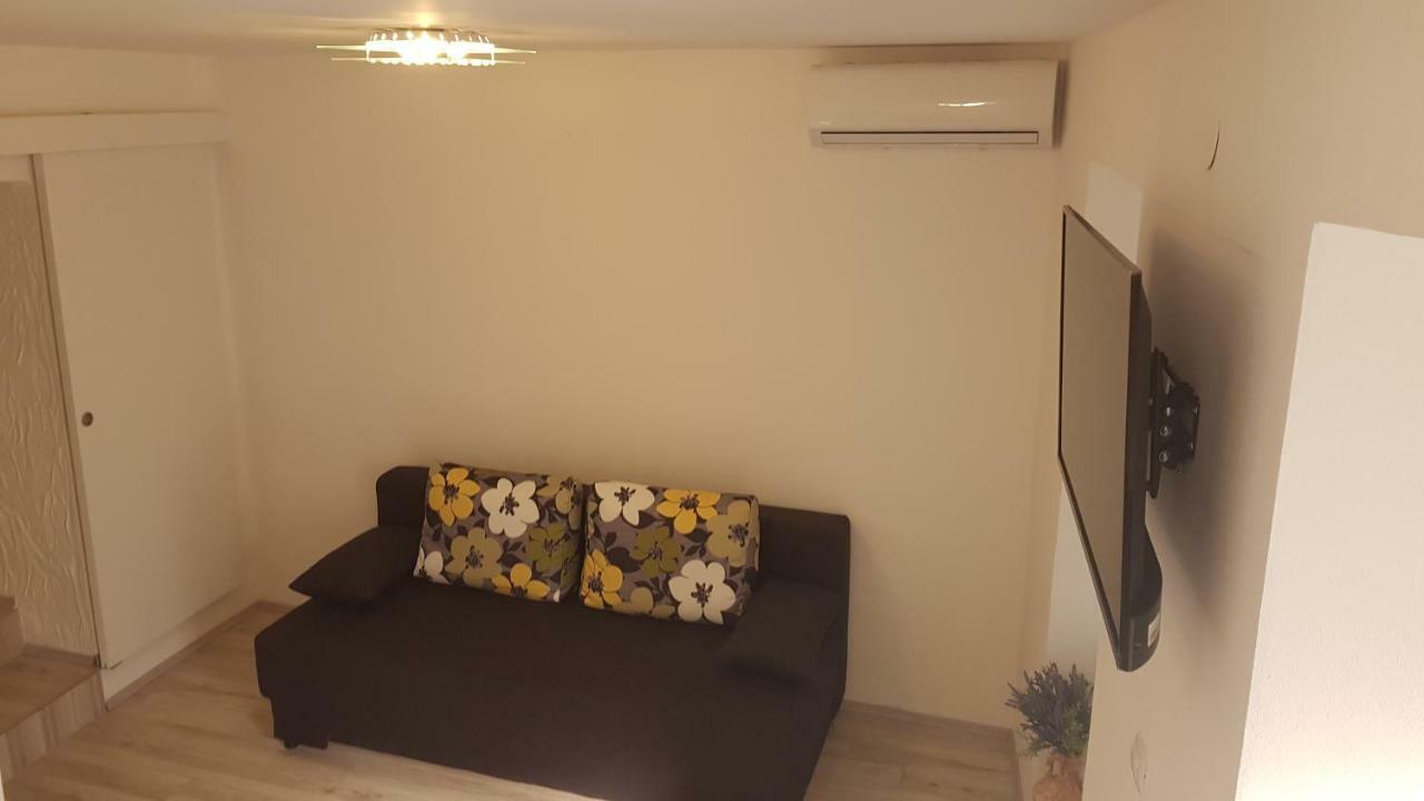 Apartmant Bionda Novi Vinodolski, Cozy And Nice Apartment For 4 People In The City Center Екстериор снимка